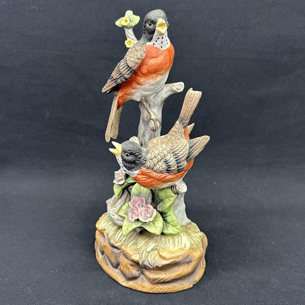 Arnart Imports /Royal Crown Bisque Porcelain Robin Bird Music Box,‎ Vintage 1982